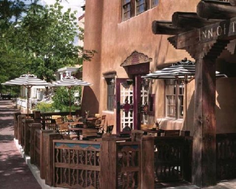 Photo of exterior of the Rosewood Inn of the Anasazi in Santa Fe