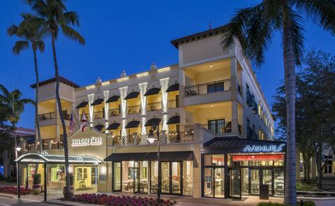 Photo of exterior of Inn on Fifth Avenue in Naples, Florida